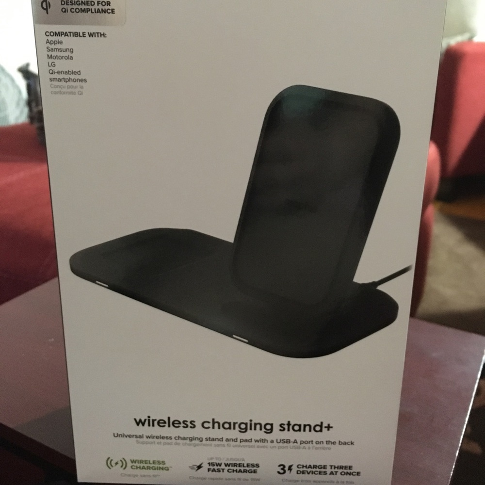 MOPHIE WIRELESS CHARGING STAND AND PAD
